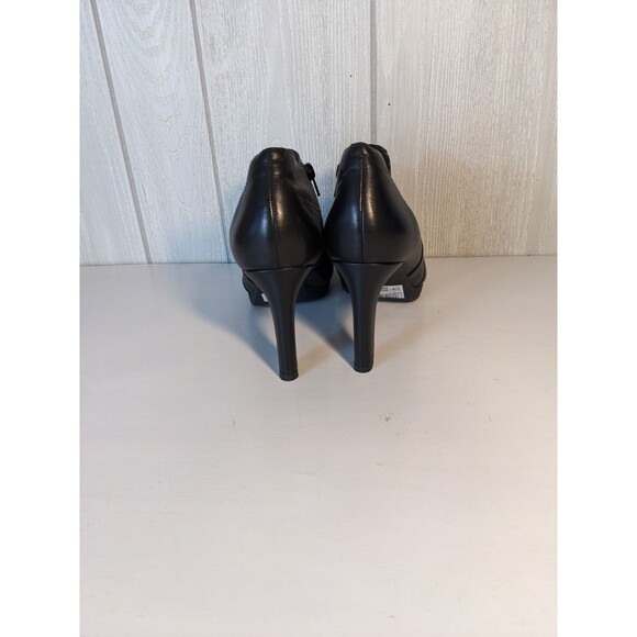 Clarks Black Leather Kitten Heel Booties Sz 10M EUC - Picture 6 of 7